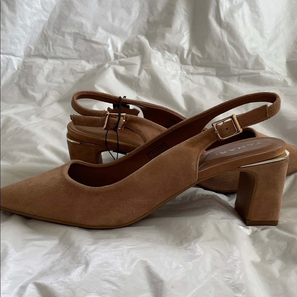 Tahari Tan Suede Slingback Pointed Toe Heels Gold Detail Size-10 NWT - Picture 9 of 10